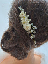 Charger l'image dans la galerie, Peigne perles,fleurs.
