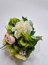 Charger l&#39;image dans la galerie, Bouquet de mariée intemporel
