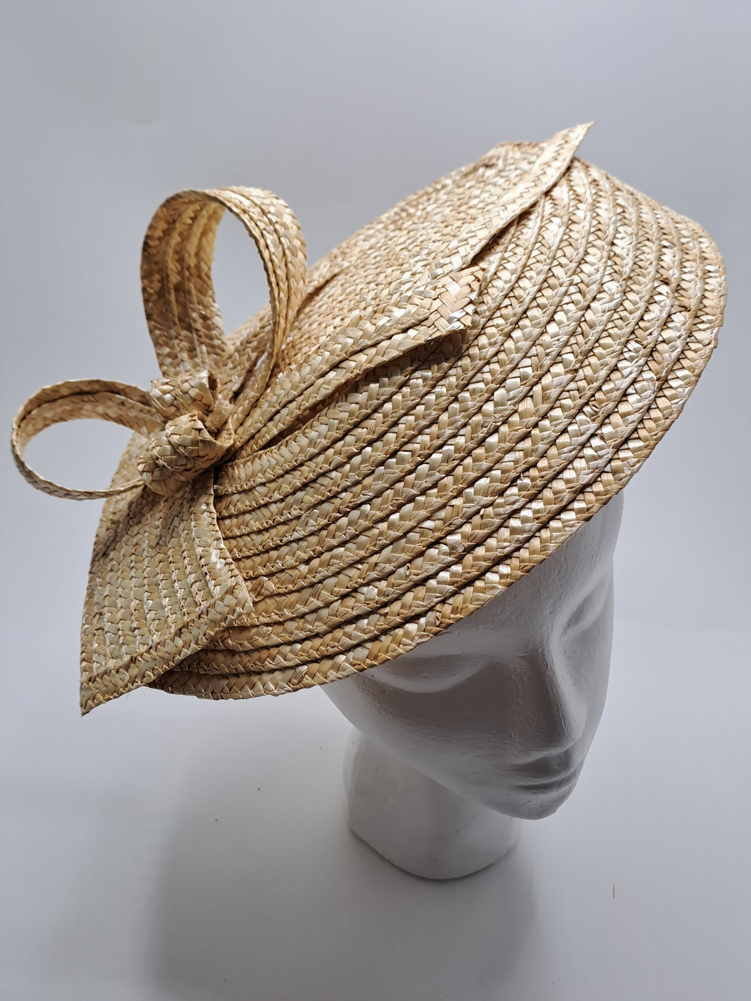 Chapeau paille stylisé