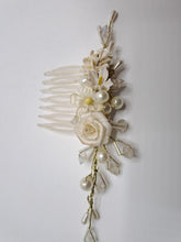 Charger l'image dans la galerie, Peigne perles,fleurs.

