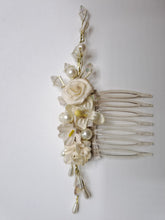 Charger l'image dans la galerie, Peigne perles,fleurs.
